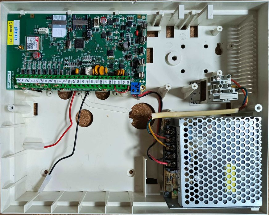 Прибор сигнализации Лунь 11 мод 3 и клавиатура Линд-11 с ЖКИ дисплеем.