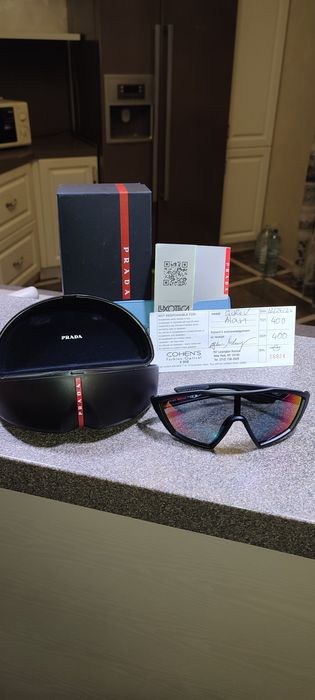 Продаю новые оригинальные очки Prada!
