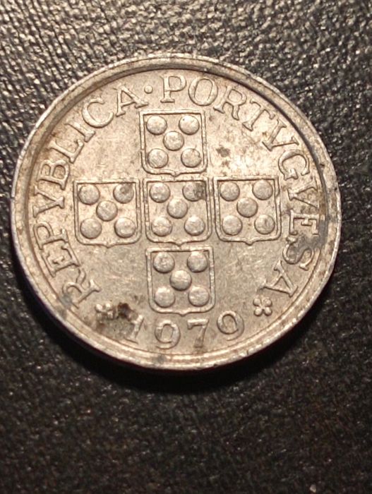 2 moedas de 10 X centavos	- Republica Portuguesa 1967 e  1979	Belas