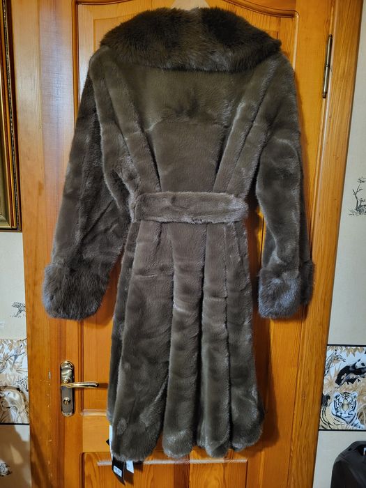 Шуба біла та коричнева еко-хутро