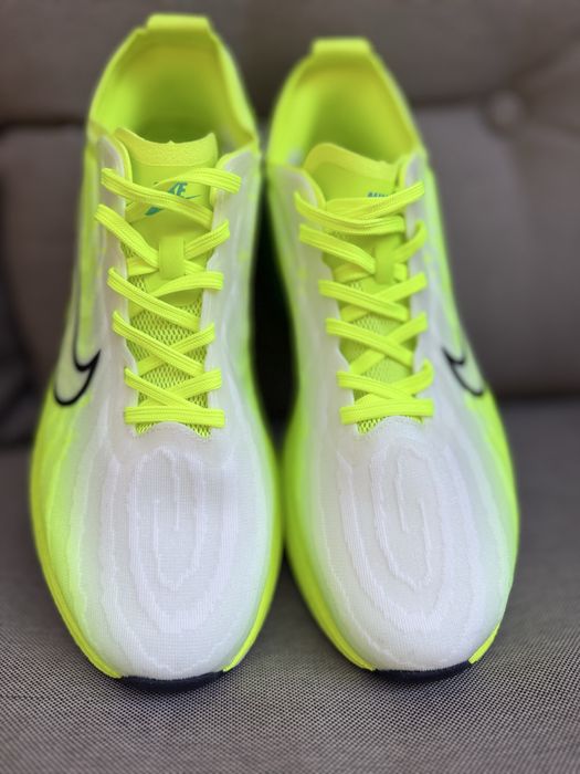 Продам нові кросівки Nike Vomero