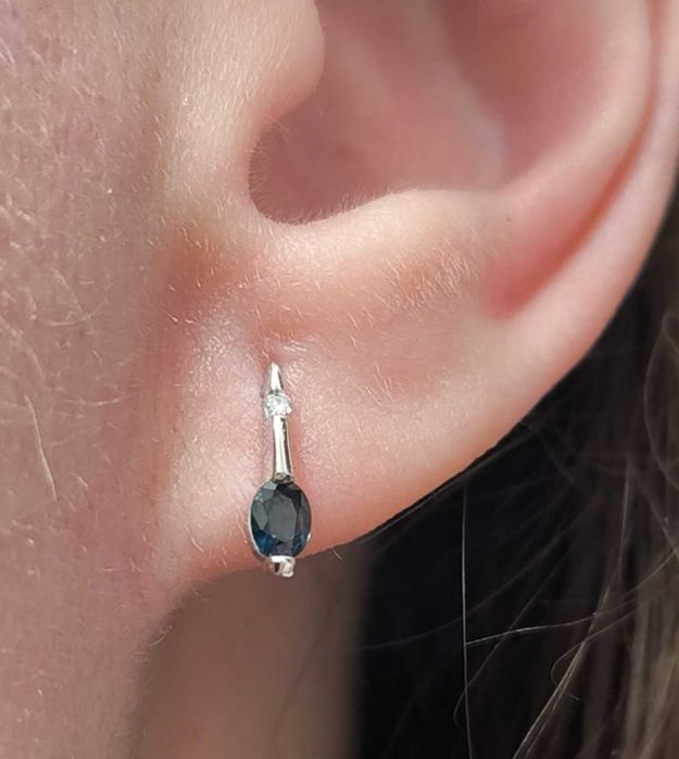 Сережки з білого золота 585°  з діамантами та сапфірами