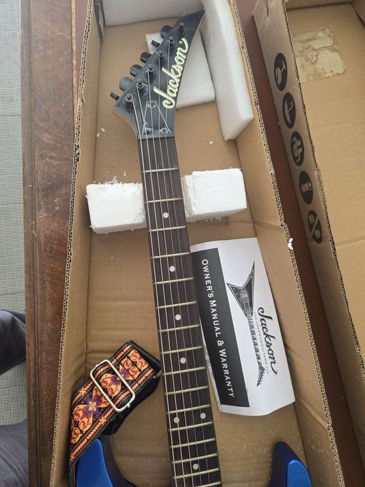 Guitarra Jackson Dinky de 2017