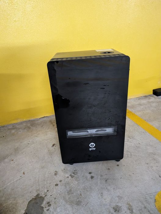 Aquecedor a gás chama azul Galp cor preto