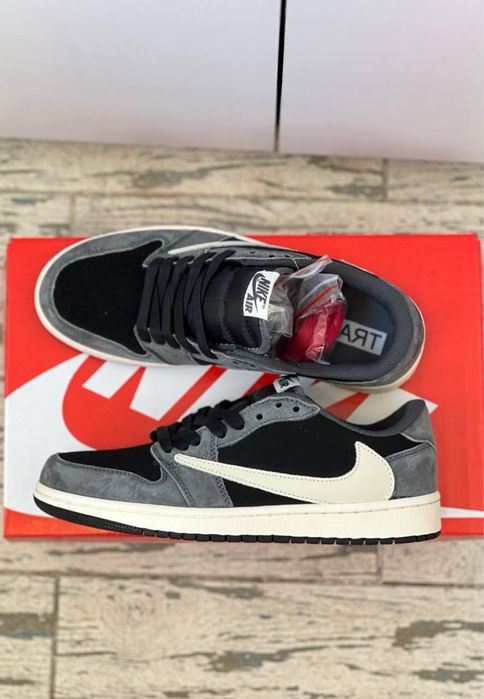 Продам найк кросовки