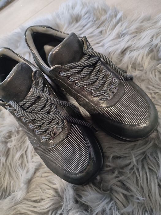 Стильні кросівки