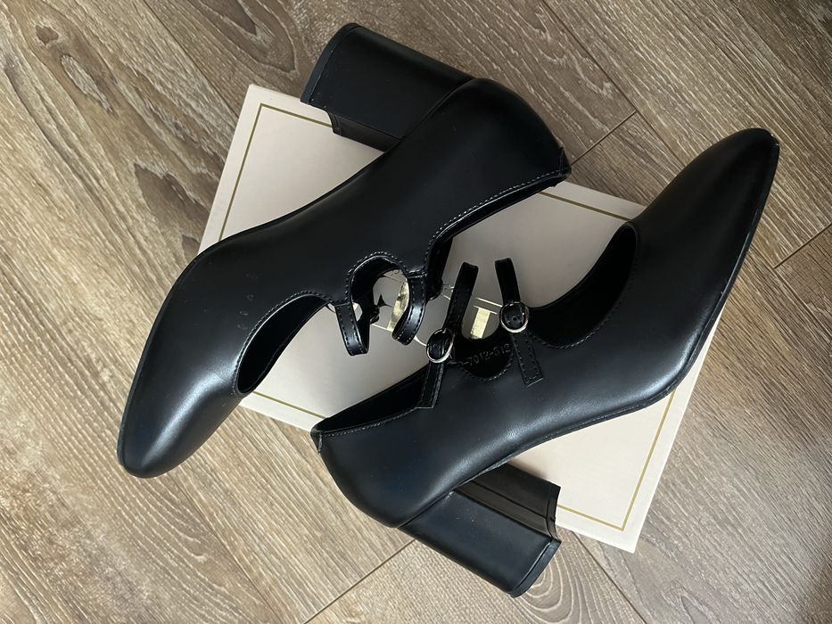 Czarne czółenka, rozmiar 39.