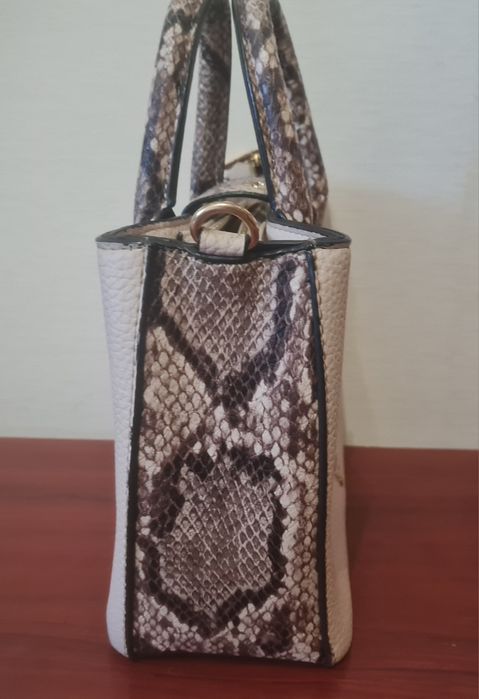 Продам сумку Prada