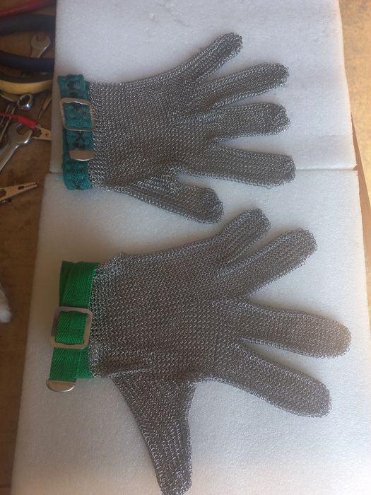 Luvas de protecção em malha inox p/ cortes de alto risco.