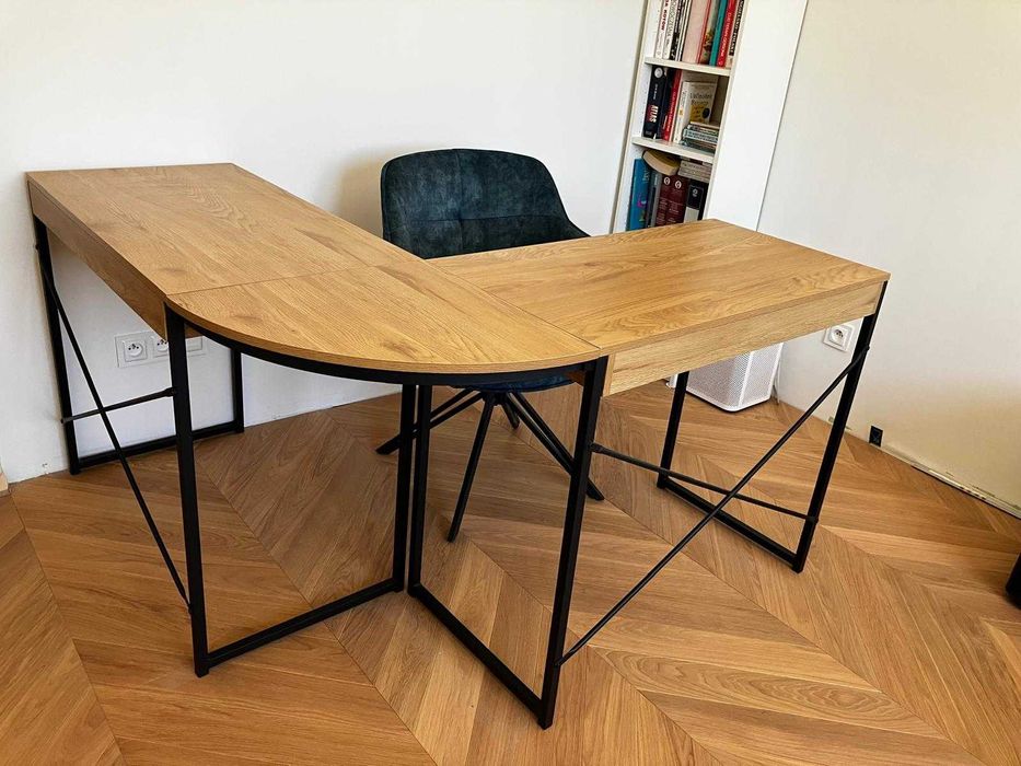 Biurko narożne jak nowe, szer.: 131x131cm, gł: 46cm, wys.:76cm