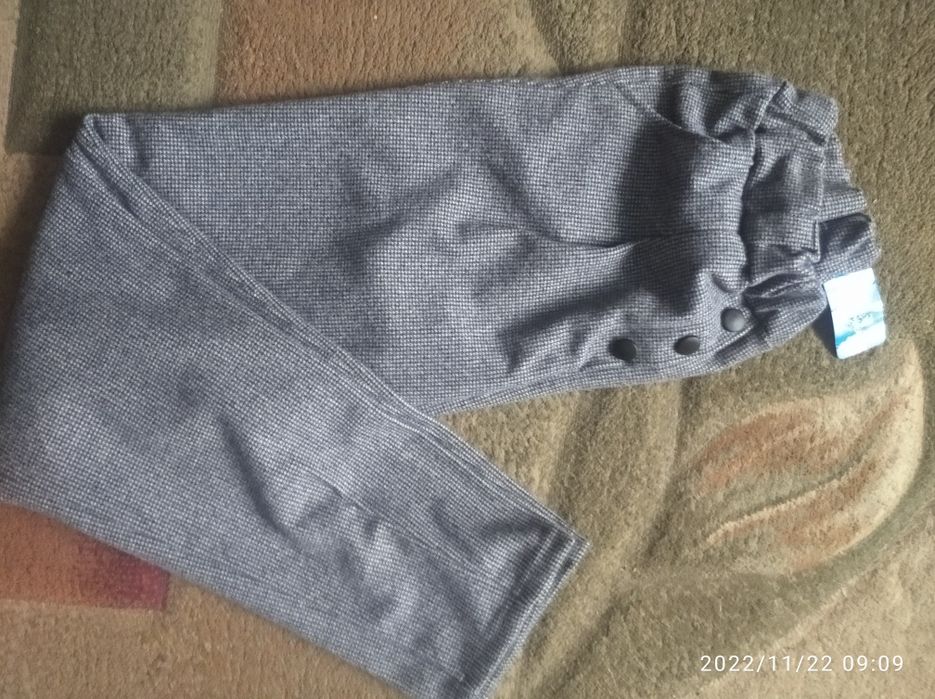 Штани теплі,жіночі,нові.