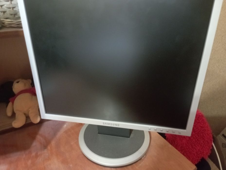 Продам монитор Самсунг 19 дюцмов