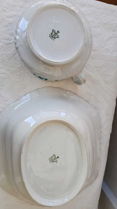 Duas peças de porcelana inglesa