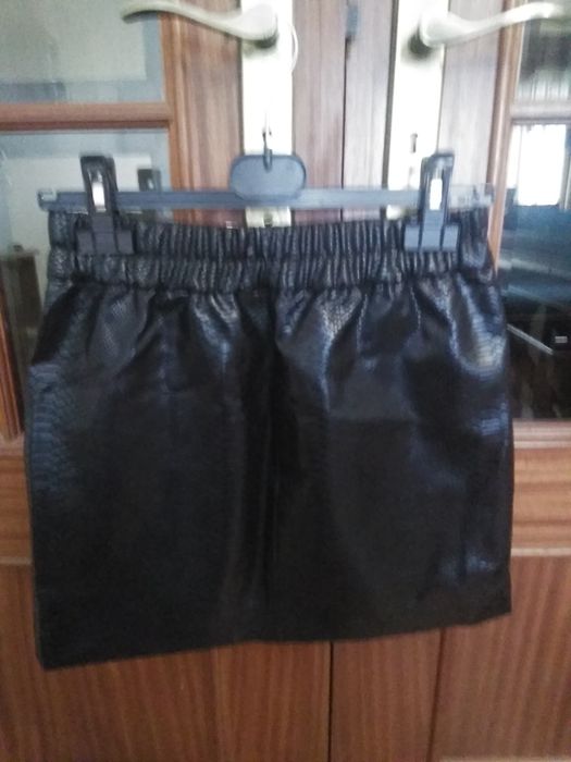 Saia nova tam.M Bershka