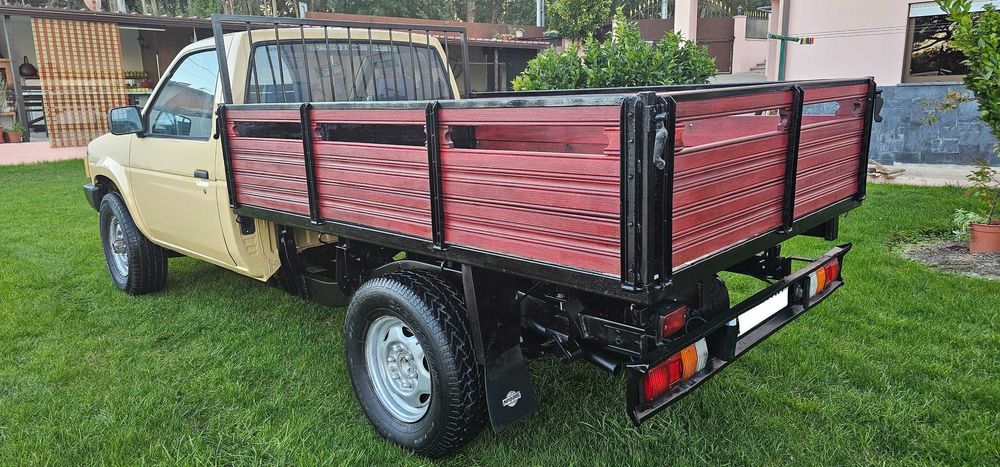 Nissan 4x4 caixa aberta direção assistida, três lugares