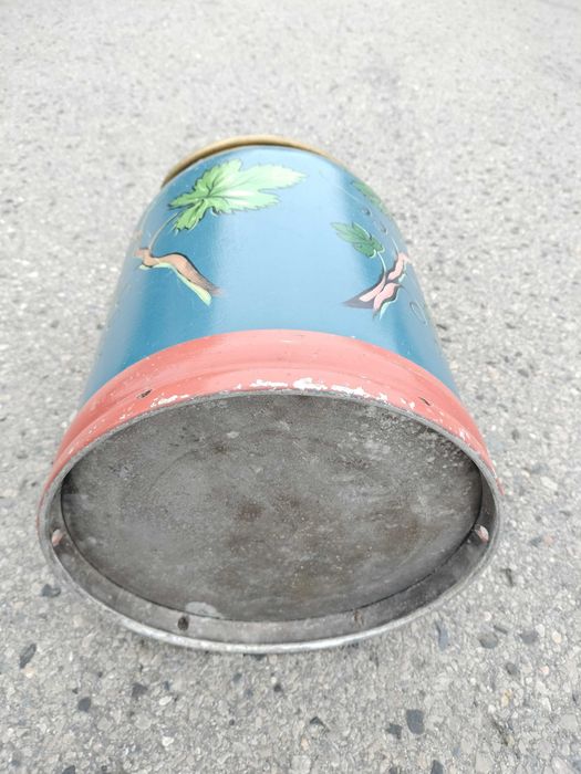 ozdobna metalowa kanka na mleko