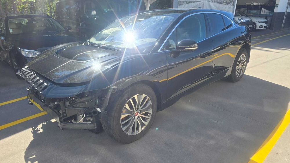 Jaguar I-Pace EV400 AWD   -   Salvado