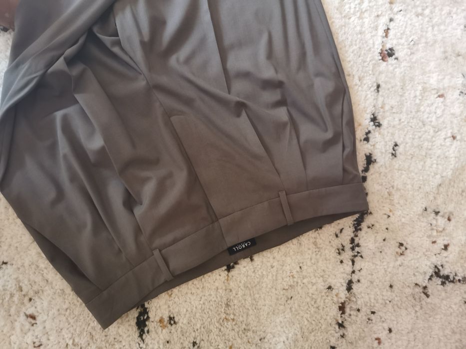 Oportunidade. Calças de muito boa qualidade, actuais,metade do preço