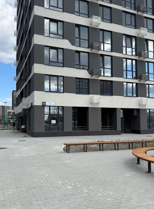 Продам приміщення 1 пов 61м2 ЖК Варшавський 3 терміново найкраща вартість 2100/м2 Будинок 10.3 зданий
