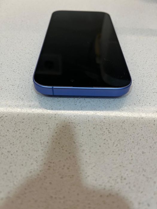 Iphone 16 azul , praticamento  novo