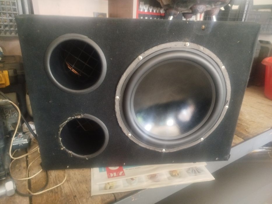 Tuba basowa, głośniki