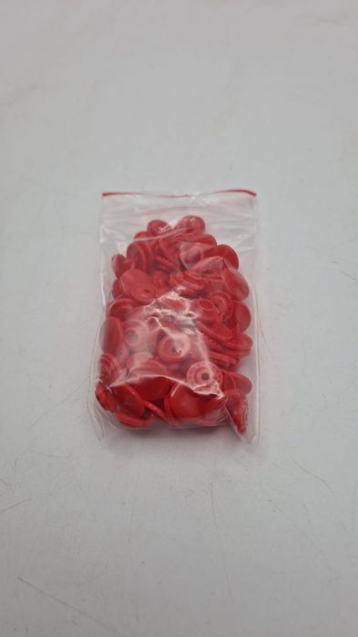 Zatrzaski plastik czerwone 48 szt.