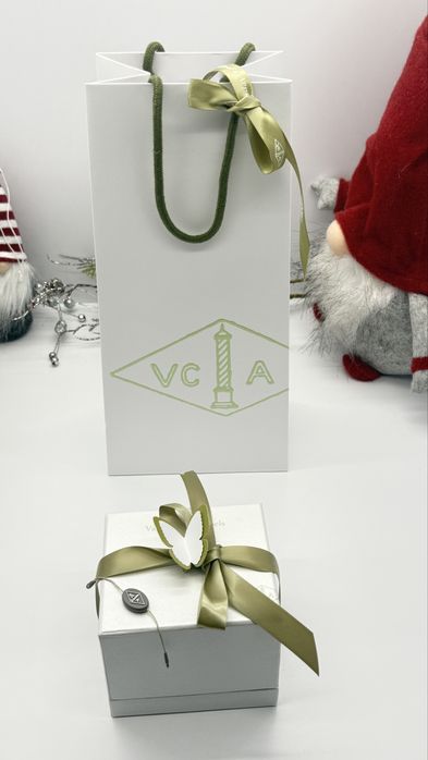 Оригінальний Коробок під годинник або браслет Van Cleef&Arpels.