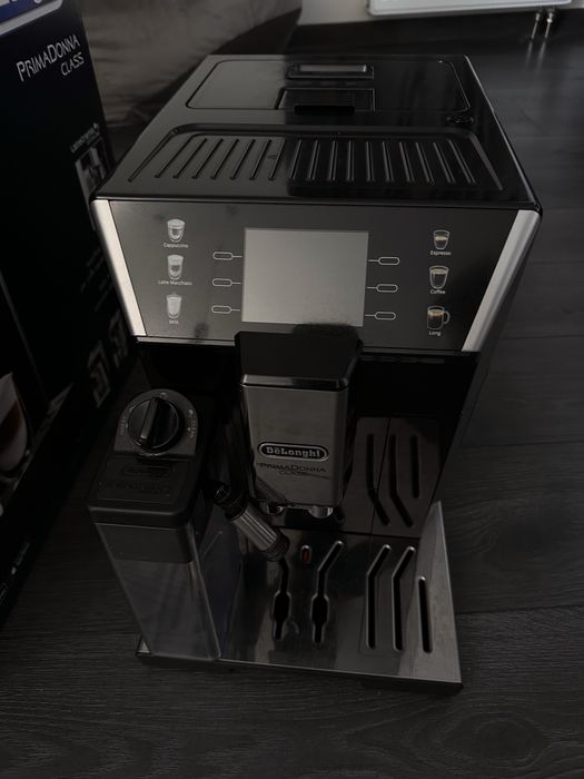 Преміум кавомашина DeLonghi PrimaDonna Class
