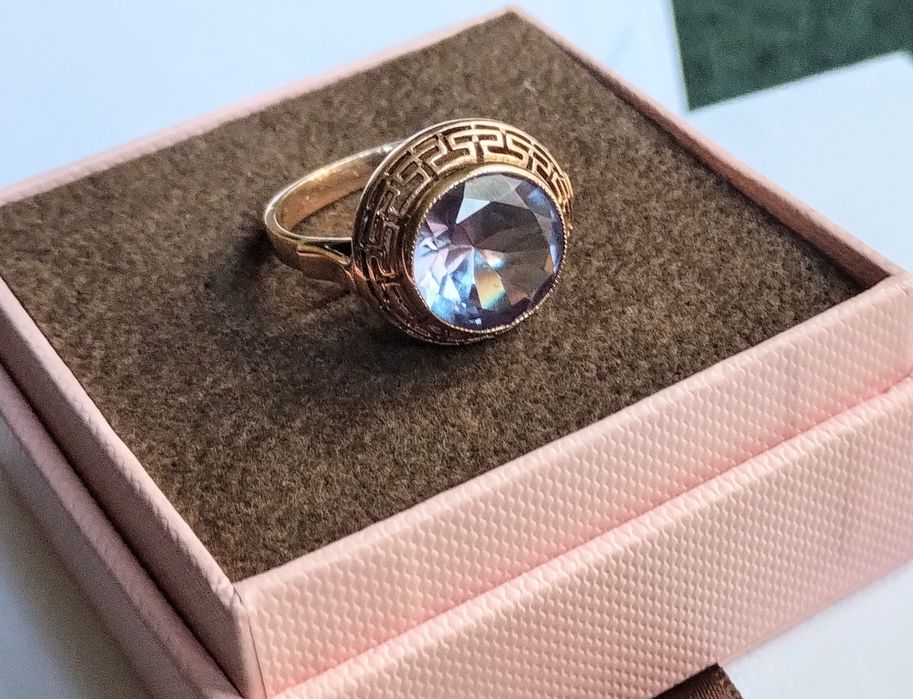 Złoty pierścionek Warmet wzór grecki z aleksandrytem. PRL.