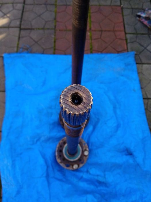 // Продам // Полуоси заднего моста москвич 2140 \\