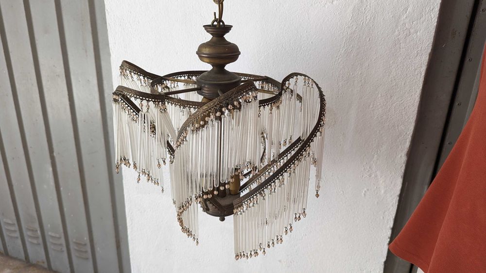 Antigo candeeiro de tecto