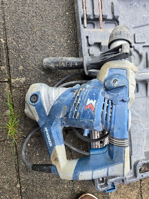 Máquina de furar McKenzie, caixa incluída- usado e a funcionar