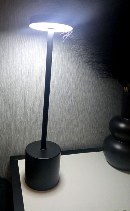 Lampka LED czarna
