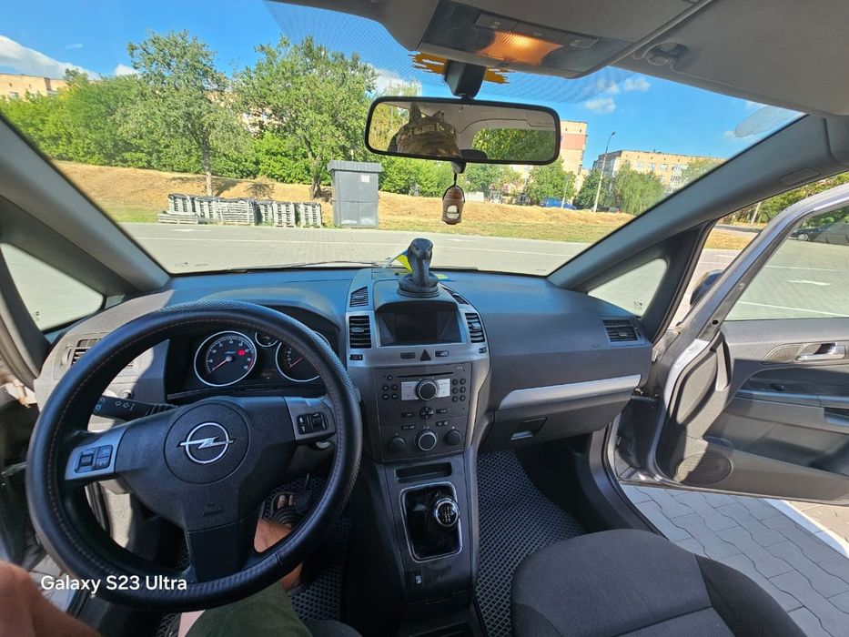 Opel zafira b 2006р