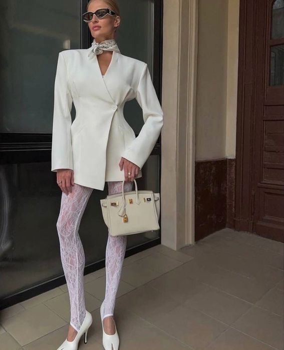 Трендовий удлиненный пиджак с плечиками