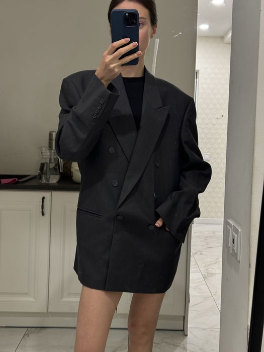 Піджак оверсайз з чоловічого плеча