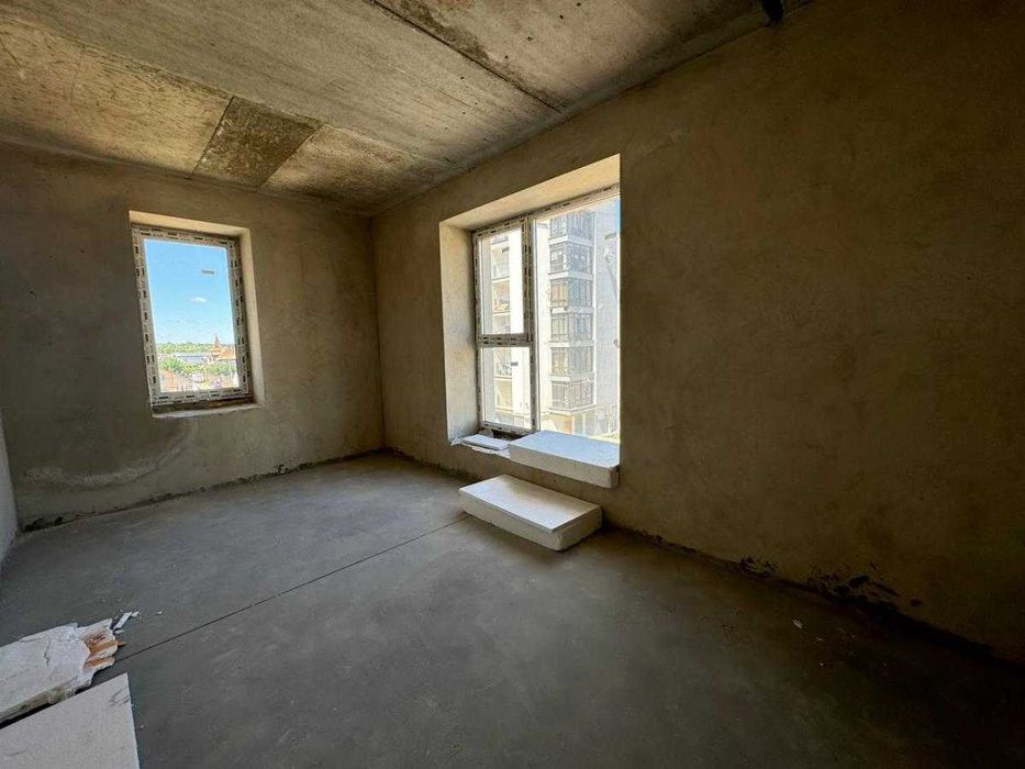 Трикімнатна квартира! Готова до ремонту!