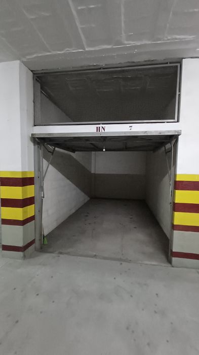 Arrendo Garagem Fechada (Box ) 20 m2 - Na Quintã - Guimarães Centro
