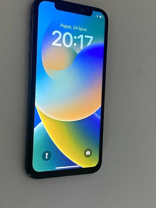 iPhone X 64Gb bateria 83%.