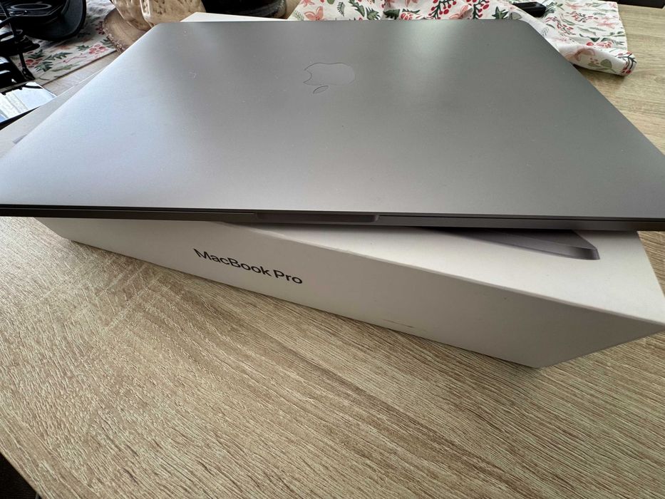 MacBook Pro 13" Apple M1 | 8GB/256GB SSD | Com Caixa Original