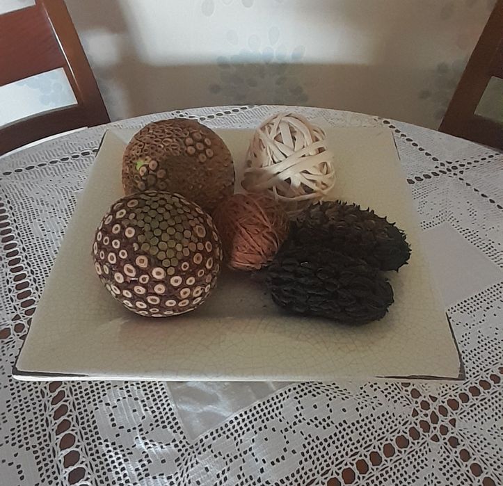 Centro de mesa em cerâmica e ferro