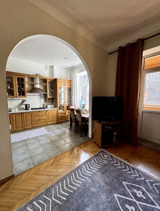 Здається в оренду 2-кімнатна квартира в центрі Києва