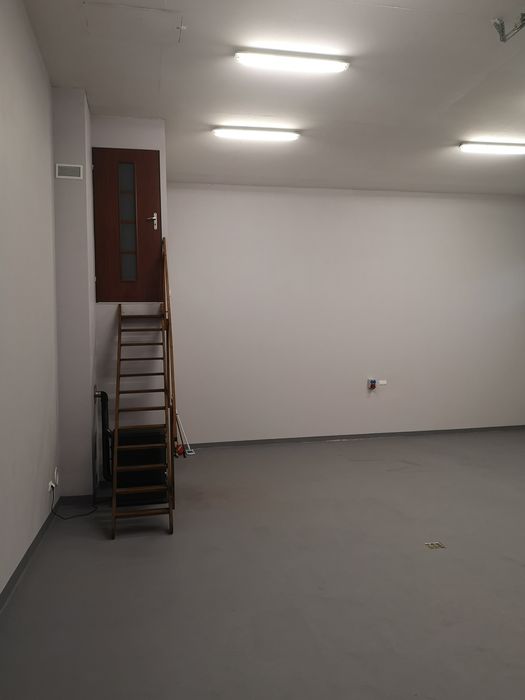 Od lutego Rzgowska 220wynajmę lokal usługowy 100m2 teren zamknięty 650