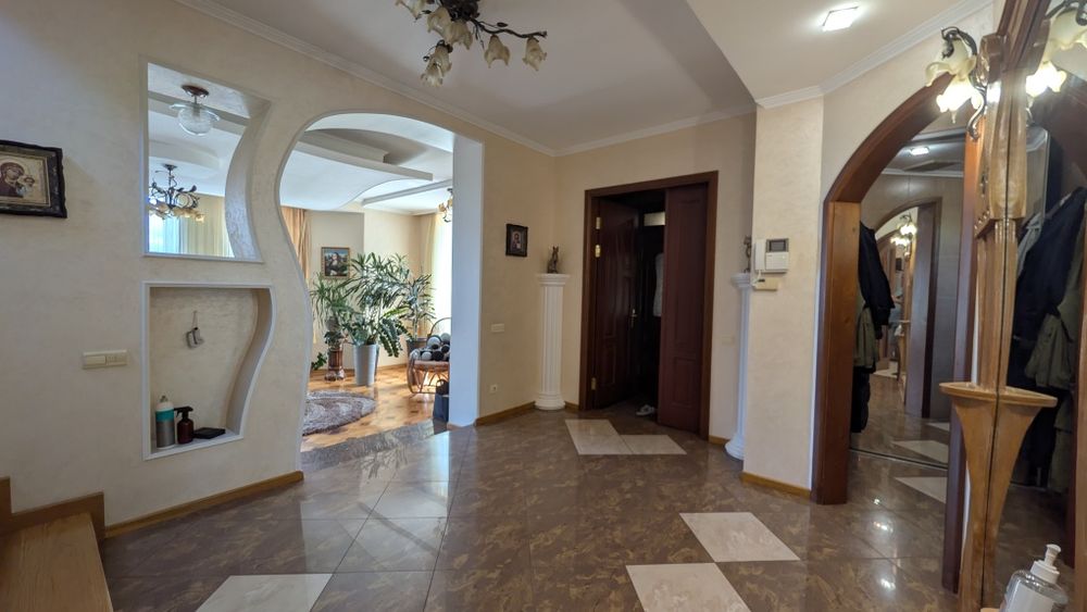 Розкішний будинок ,дослідна станція 10 соток, басейн, сауна, закрита вулиця