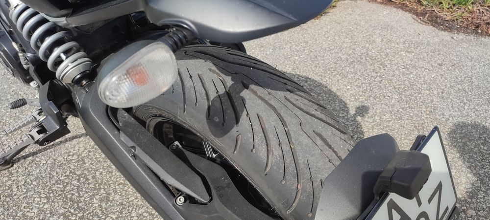 Troco mota  Ducati 800 Dark de 2022 por carro ou mota recente, clássico ou outra