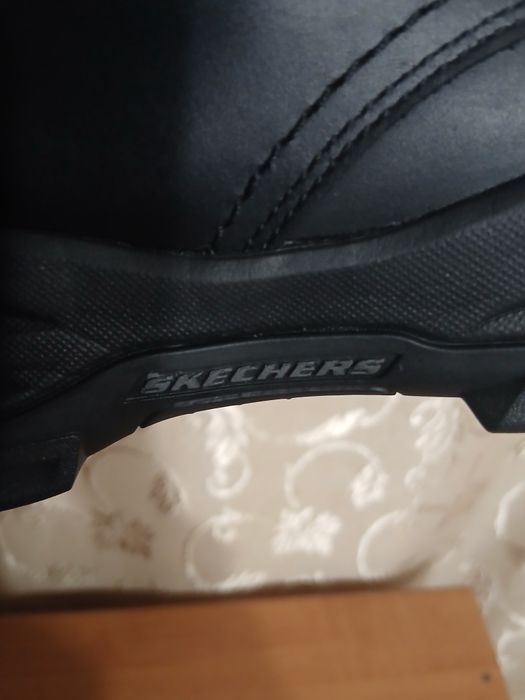 Фірмові шкіряні кросівки  Skechers  46 р.  30 см. Оригінал.