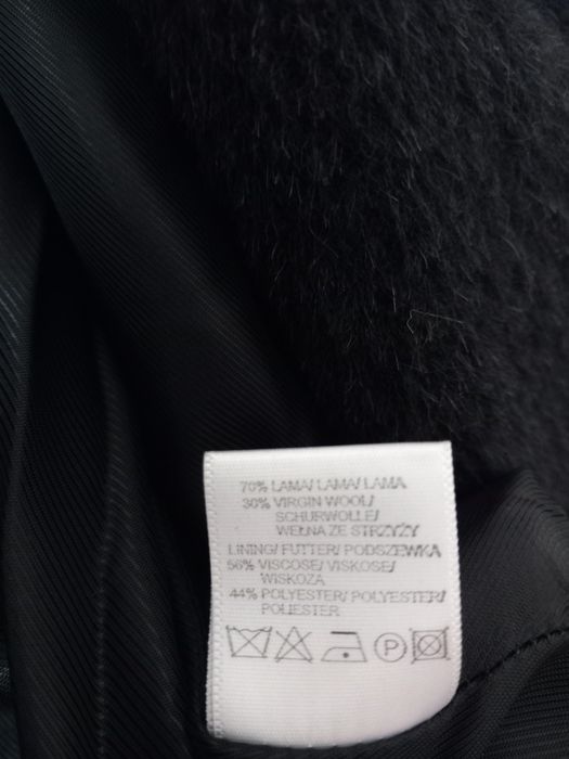 Czarny wełniany płaszczyk SIMPLE.