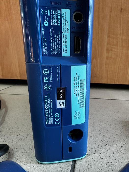 XBOX 360E Limited Edition 500Gb Kinect