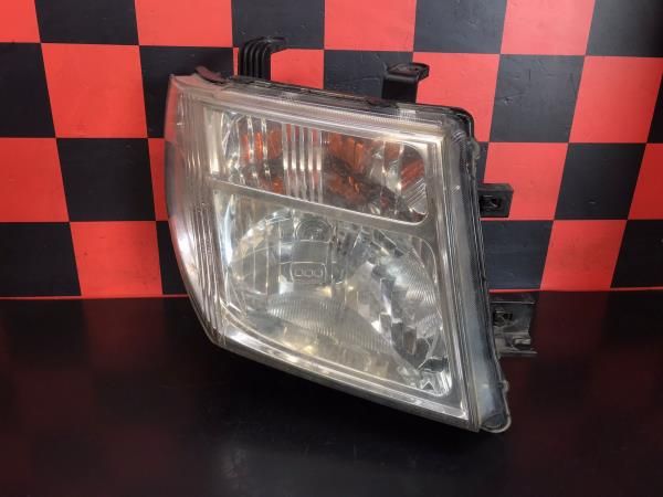 Ótica / farol direita NISSAN NP300 Navara Pick Up (D40)