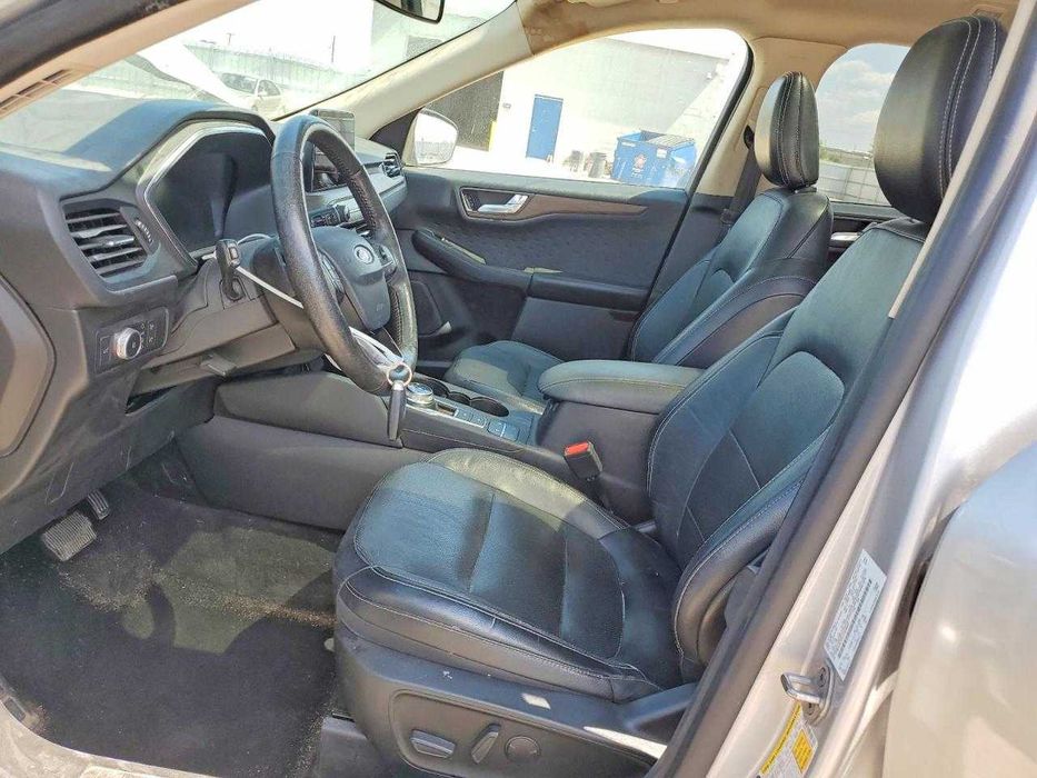 Ford Escape 2020 /